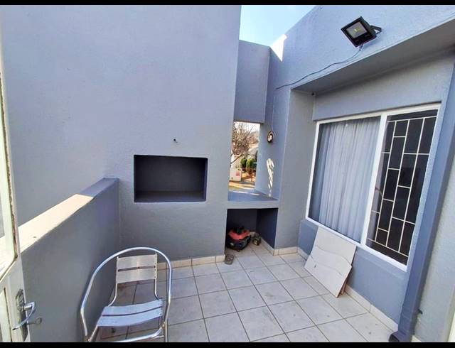 2 BEDROOM TOWNHOUSE FOR SALE IN MULBARTON